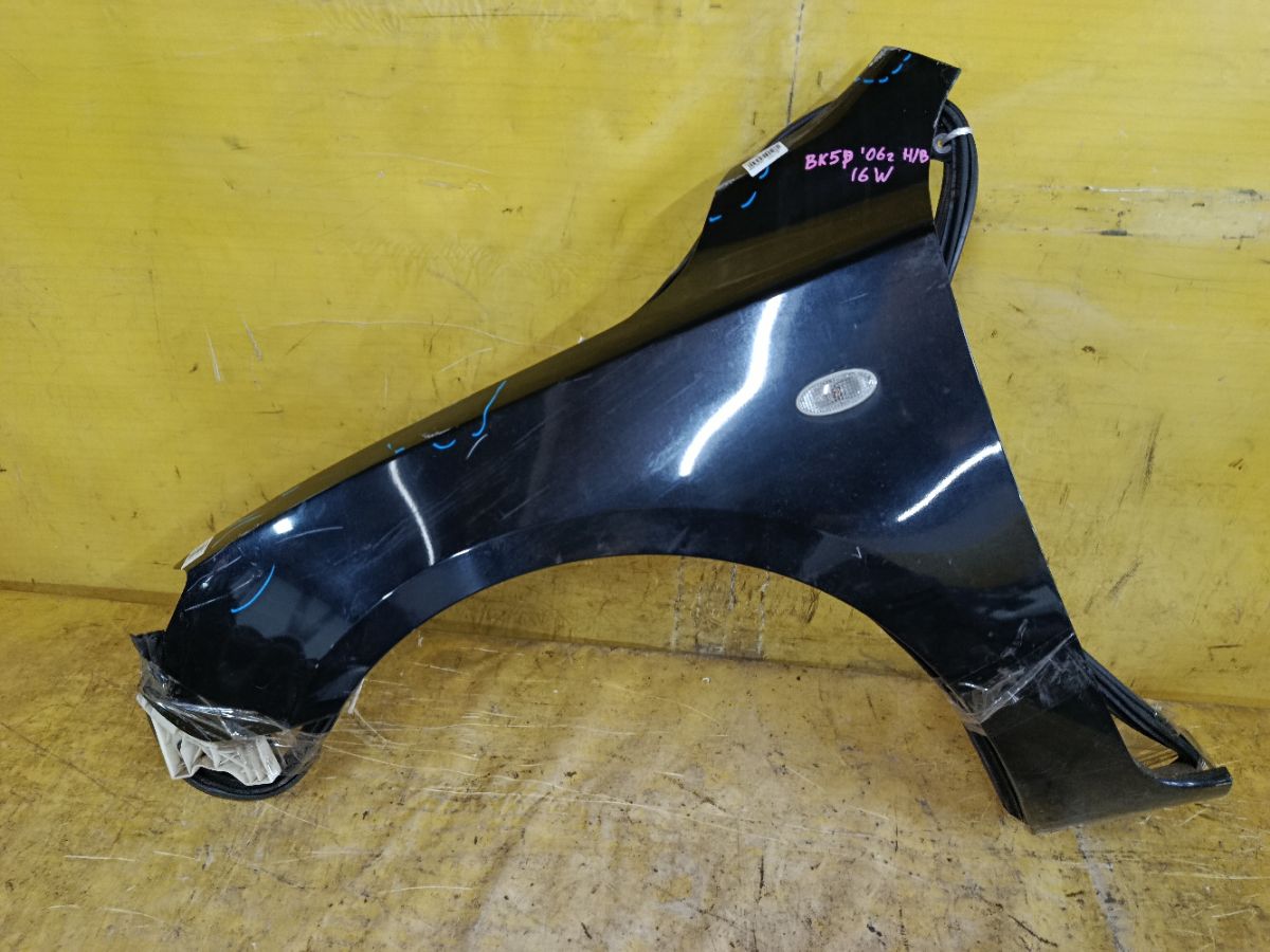 Крыло переднее на Mazda Axela BK5P Фото 1
