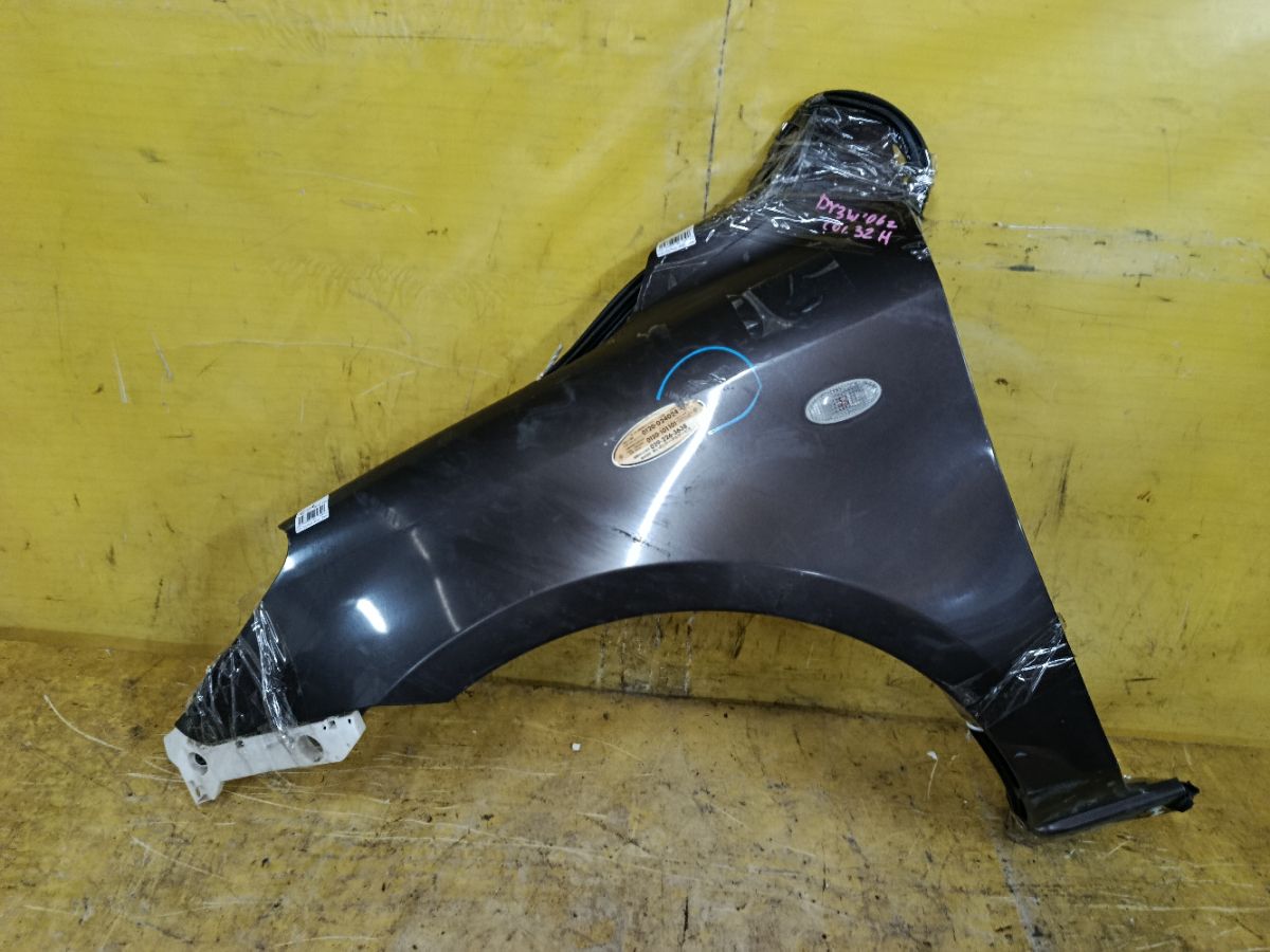 Крыло переднее на Mazda Demio DY3W Фото 1