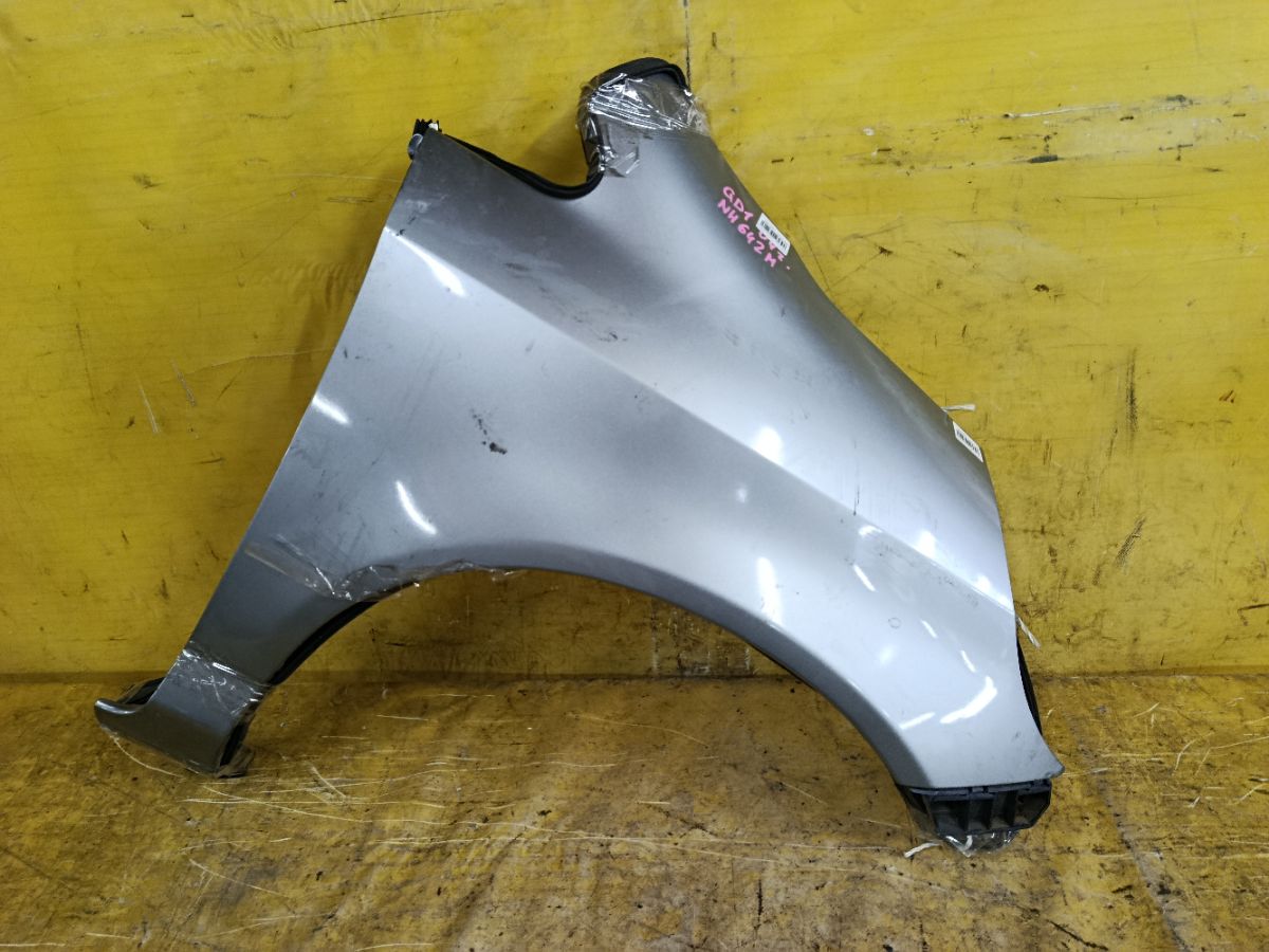 Крыло переднее 60211-SAA-000ZZ, HD10071AR на Honda Fit GD1 Фото 1