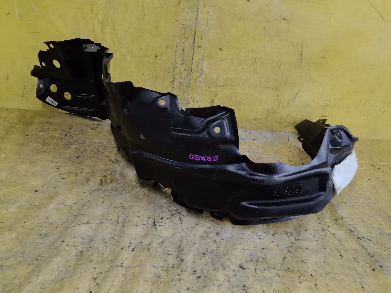 Подкрылок 53876-28281 на Toyota Voxy ZRR80W 3ZR-FAE Фото 3