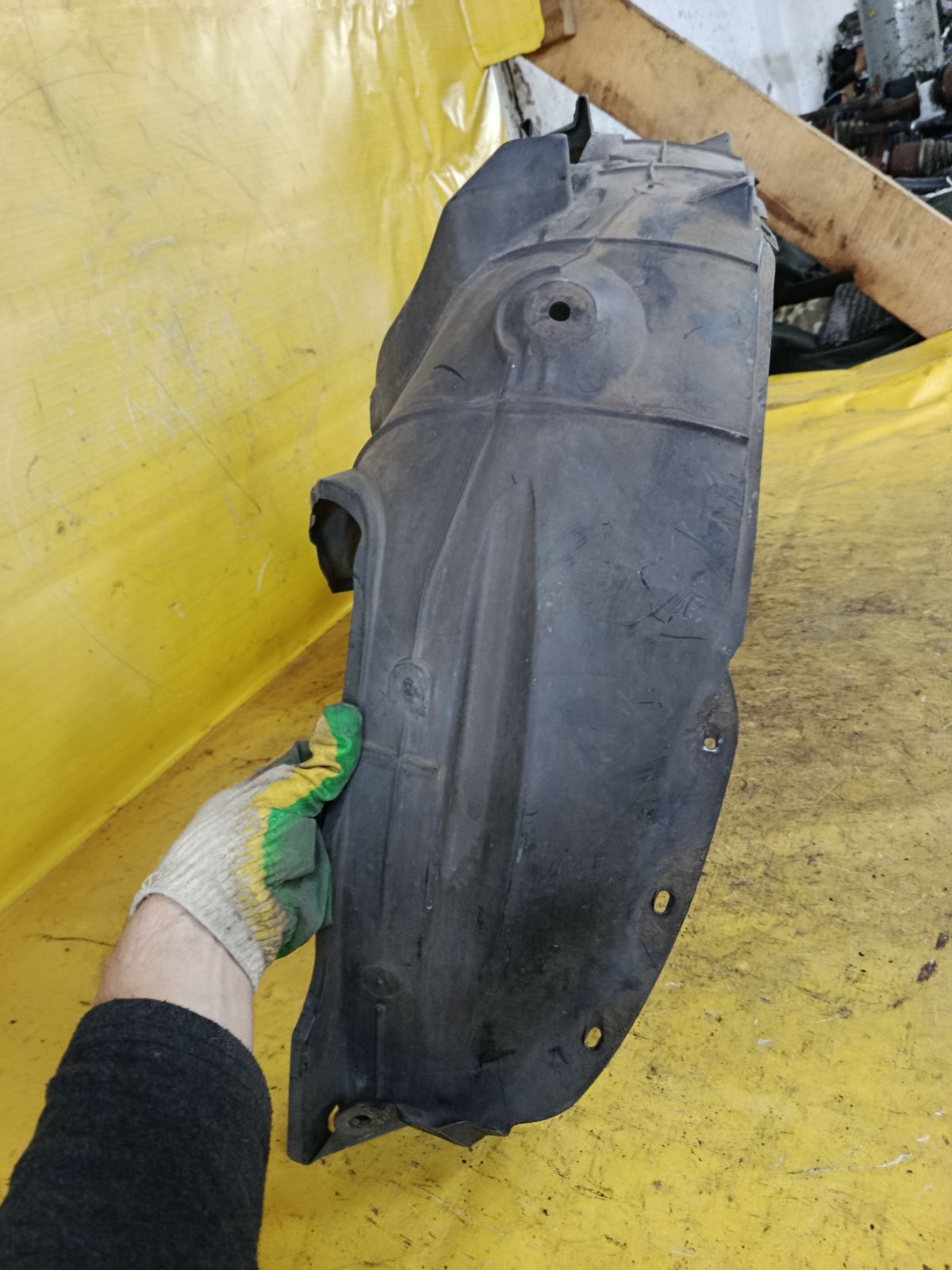 Подкрылок 63840-1U600, 212630, 2711FP1, 2711FP1T, 63840-8Y20A, 63840-9U000, 63840-9U20A, 63840-9U20B, 638429U000, 8400-618, 915.NS11115R, 974592, DS11174AR, DT501016L0R00, FP 5013 388, NNNOT06-300-R, NNNOT06300R, NNNOT06301R, PDS11174AR, ST-DTE1-016L-1 на Nissan Note E11 HR15DE Фото 3