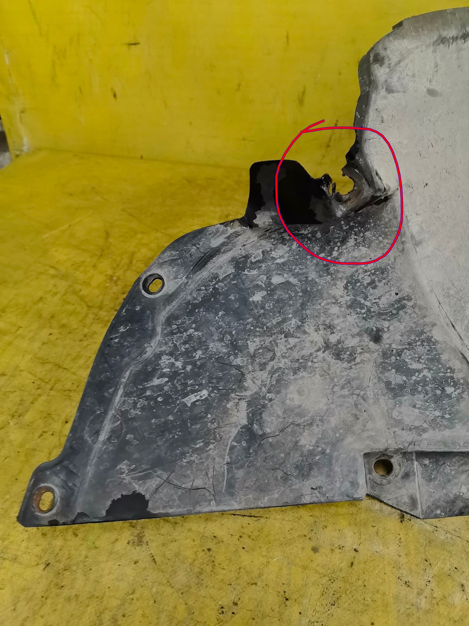 Подкрылок 63843-ED05D на Nissan Tiida C11 HR15DE Фото 2