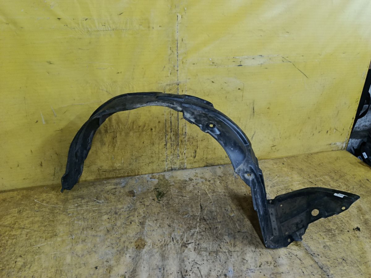 Подкрылок 53876-68020 на Toyota Wish ZGE25G 2ZR-FAE Фото 2