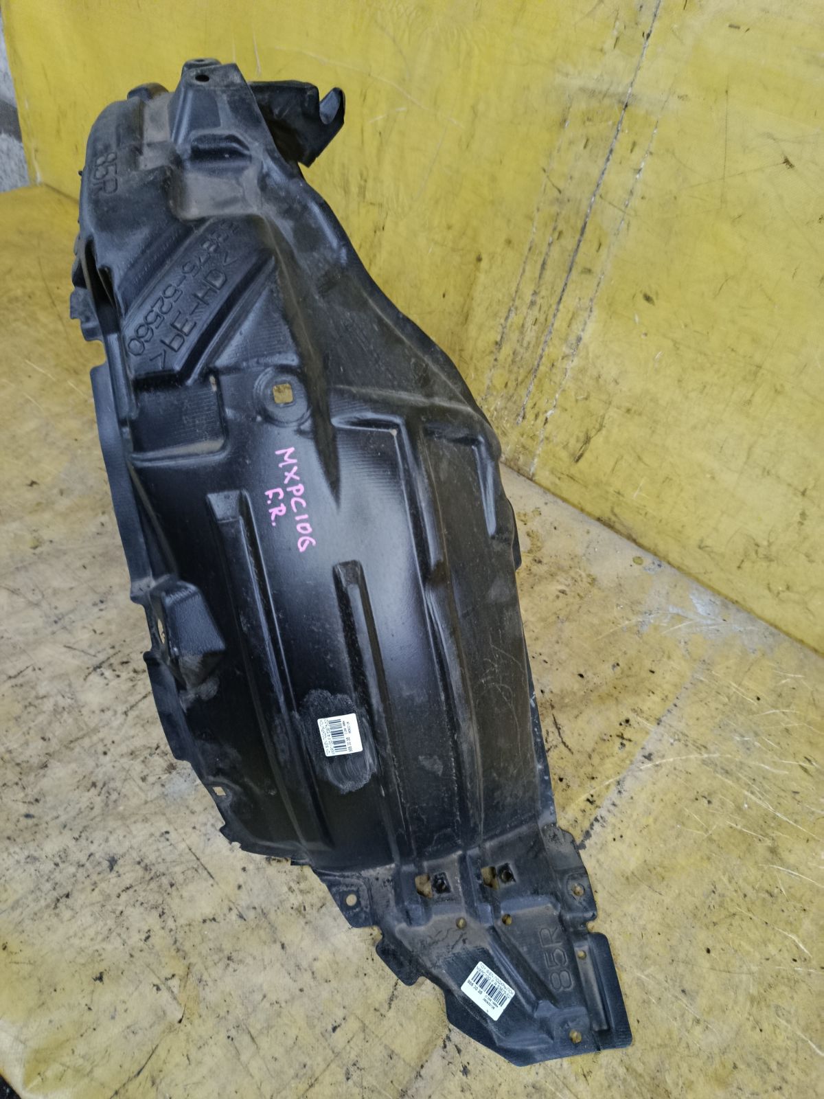 Подкрылок 53875-52560 на Toyota Sienta MXPC10G Фото 1