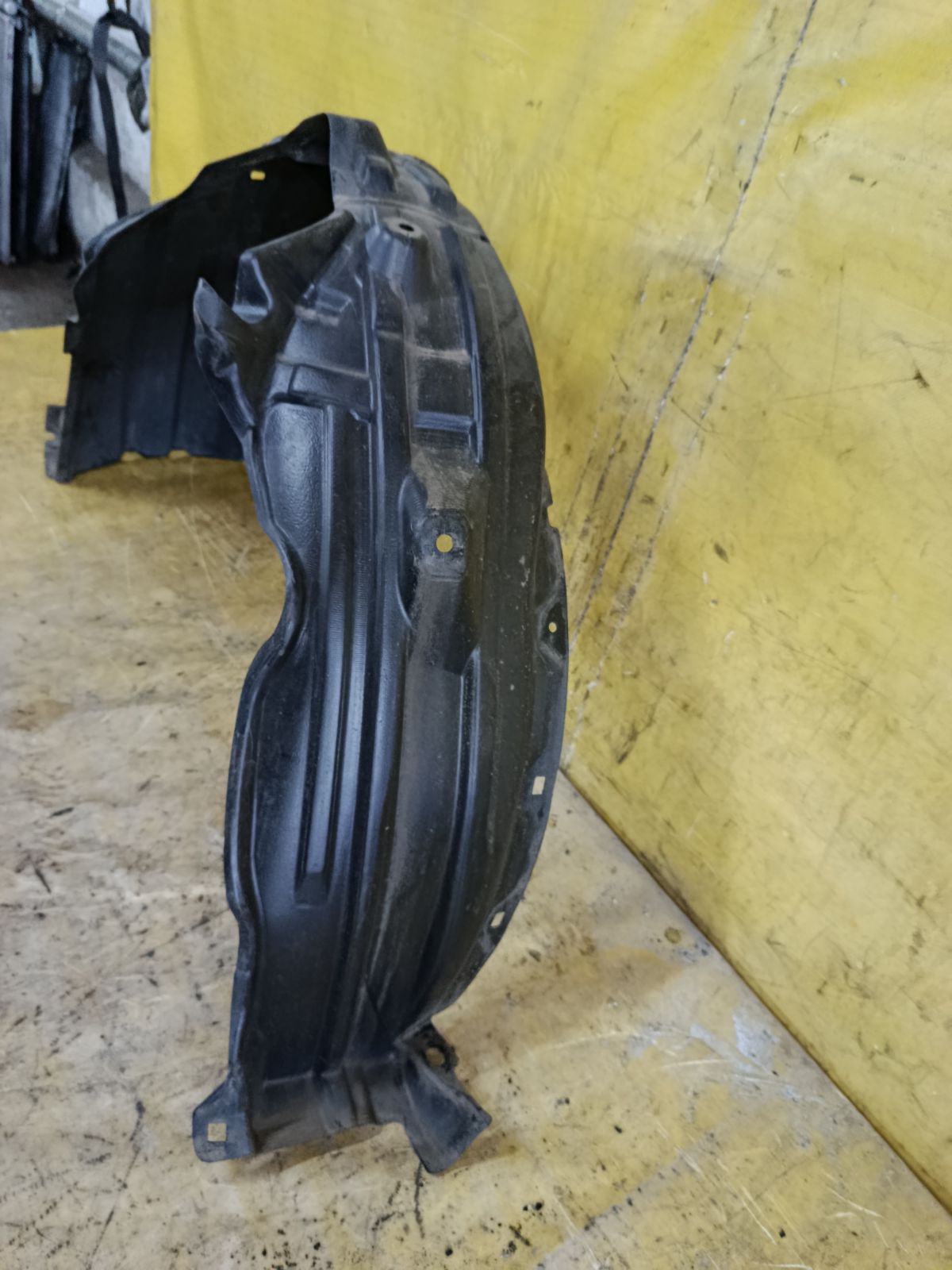 Подкрылок 53875-52560 на Toyota Sienta MXPC10G Фото 4