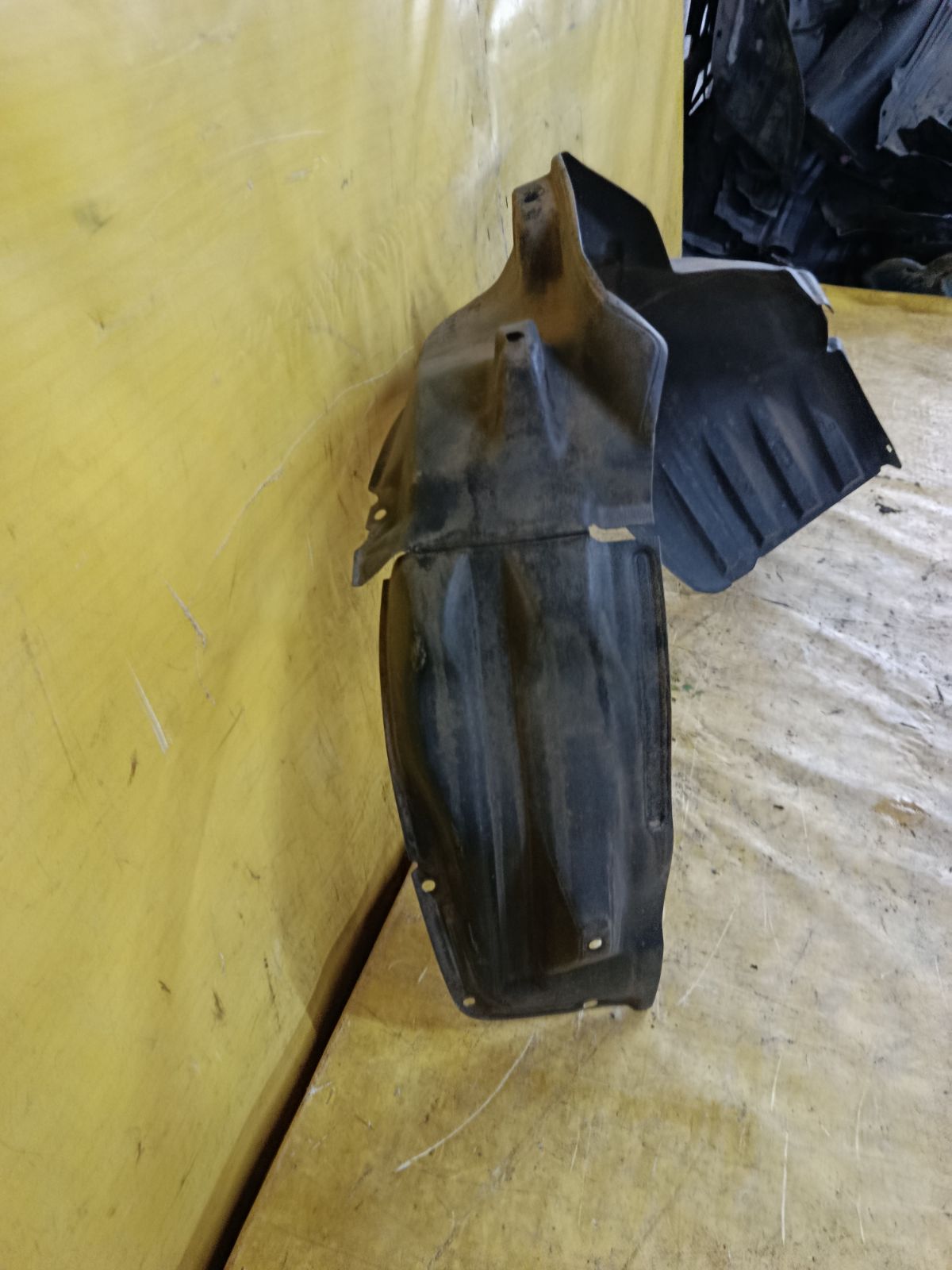 Подкрылок MR488991, MN150111 на Mitsubishi Colt Z21A 4A90 Фото 3