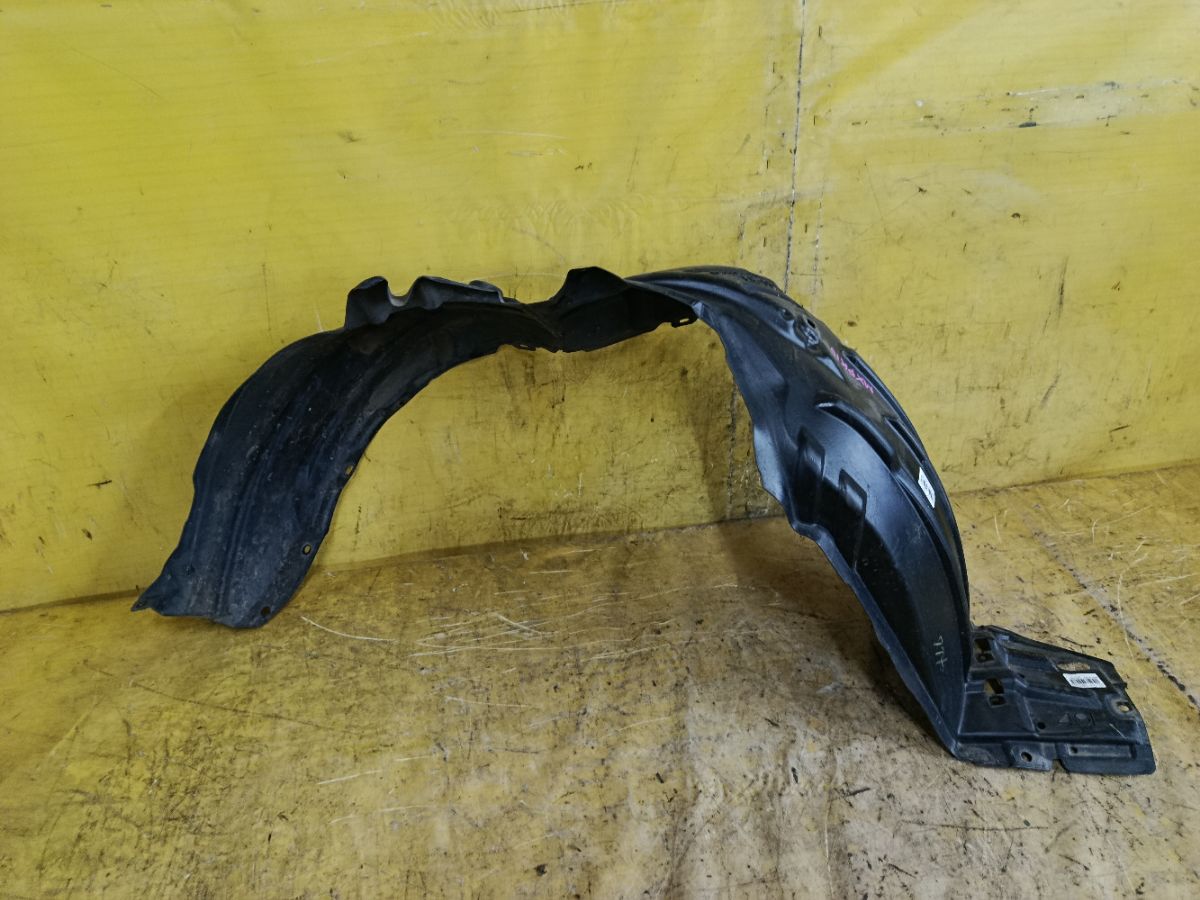 Подкрылок 53876-52550 на Toyota Aqua MXPK10 Фото 2
