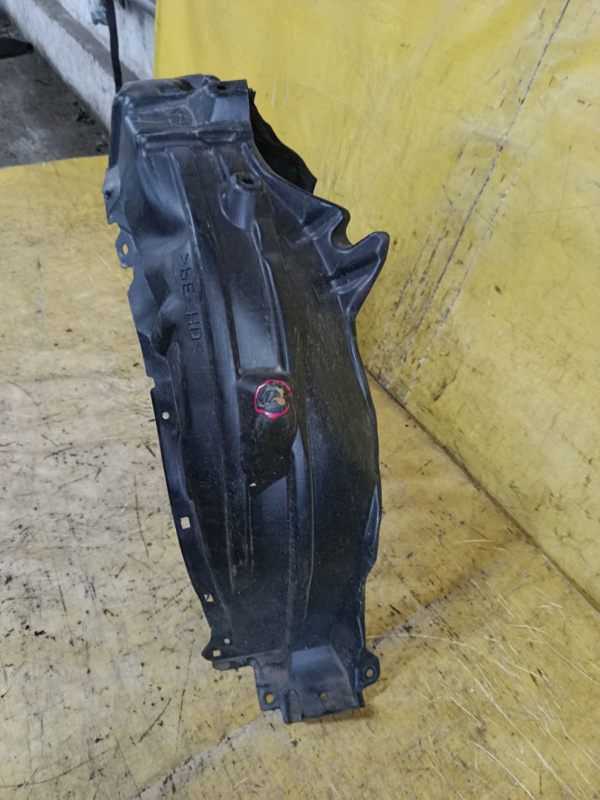 Подкрылок 53876-K0010 на Toyota Yaris MXPH10 Фото 3