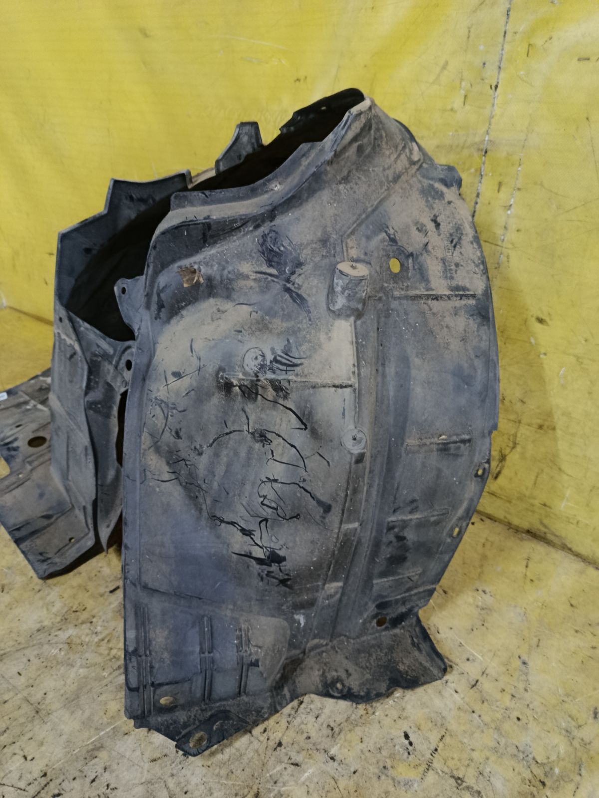 Подкрылок 63842-CV000 на Nissan Wingroad Y12 HR15DE Фото 4