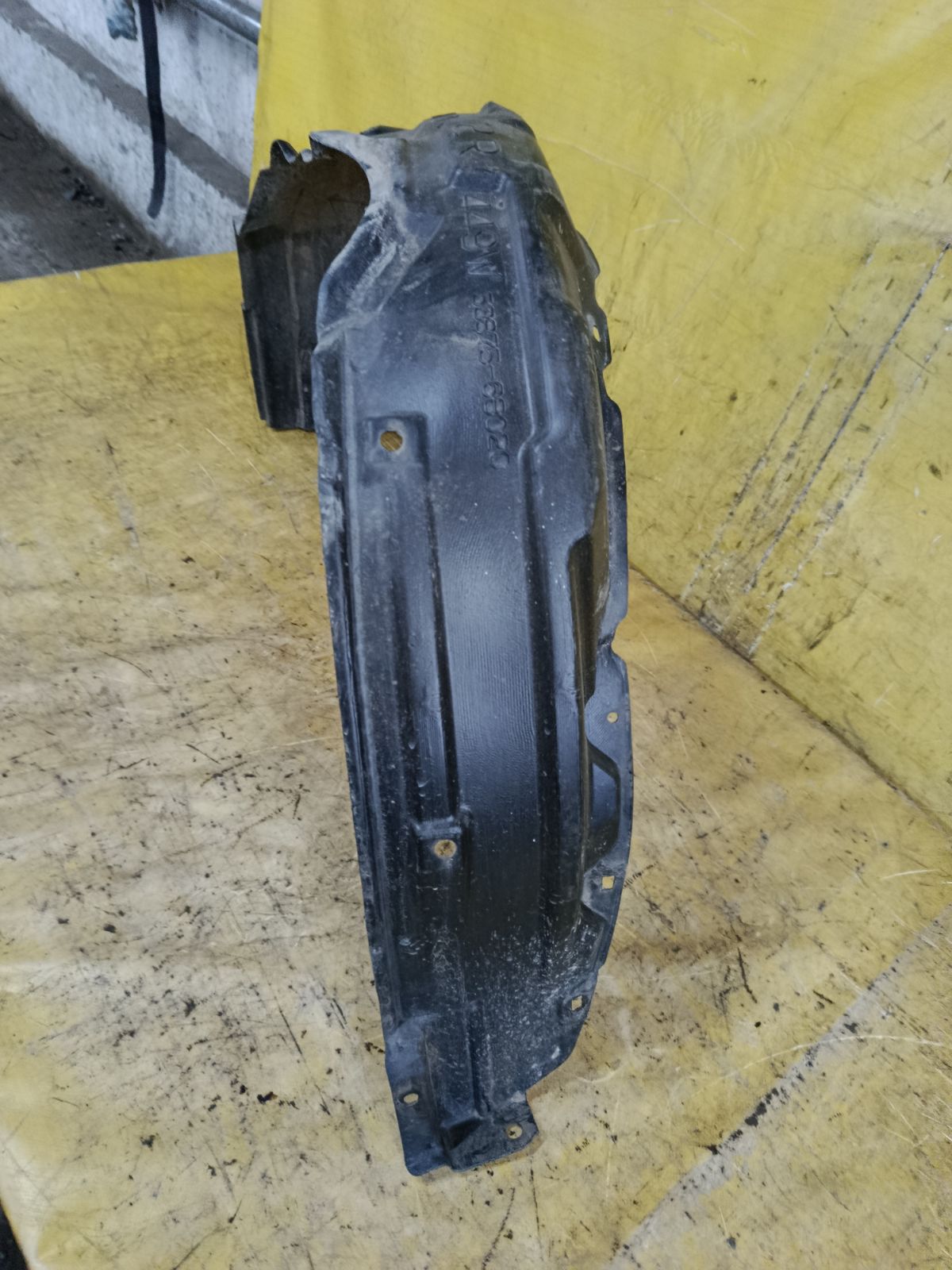 Подкрылок 53875-68020 на Toyota Wish ZGE20G 2ZR-FAE Фото 3