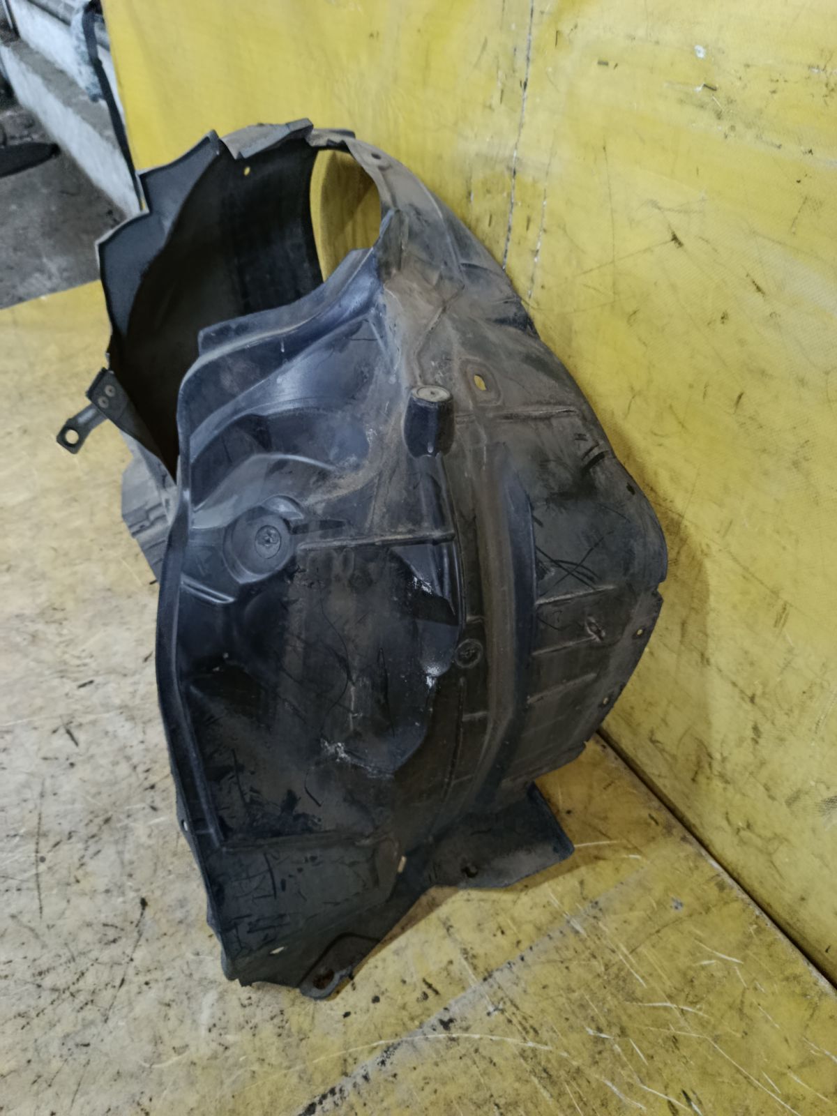 Подкрылок 63842-ED05D на Nissan Tiida C11 HR15DE Фото 3