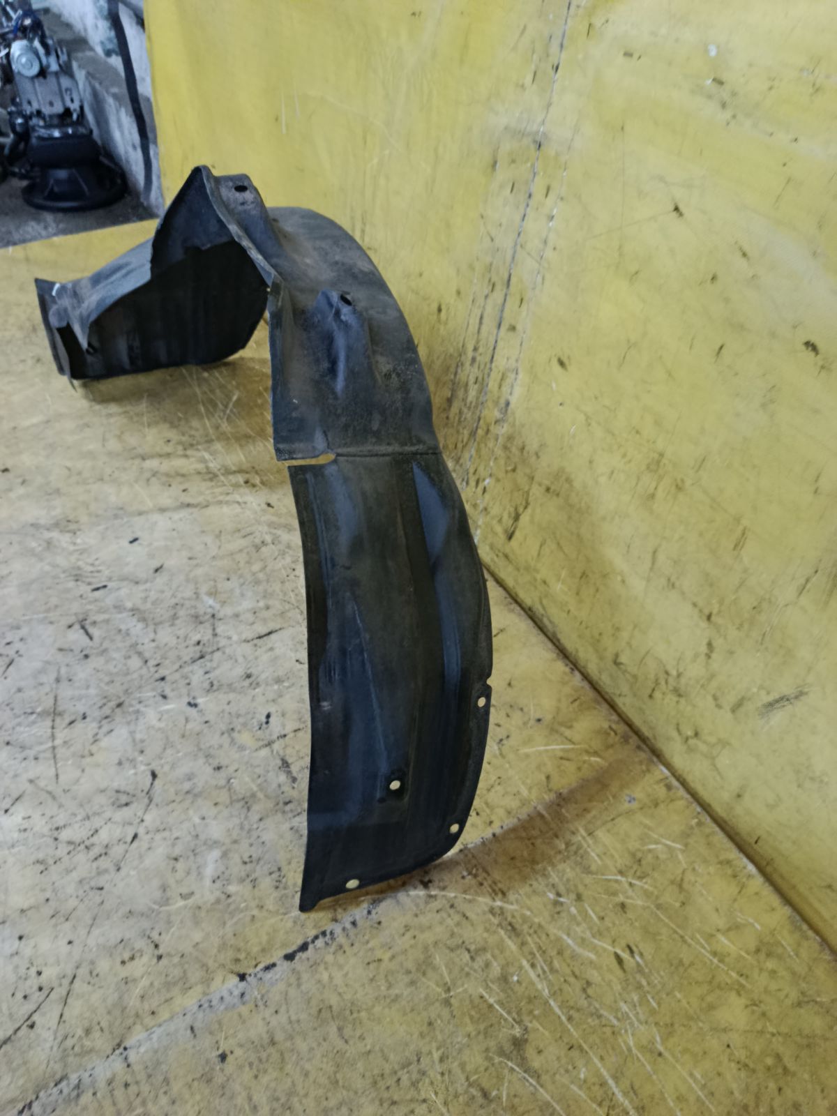 Подкрылок MR488992, MN150112 на Mitsubishi Colt Z21A 4A90 Фото 3