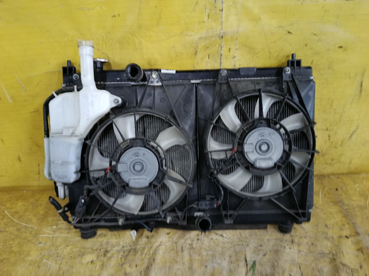 Радиатор ДВС на Honda Fit Hybrid GP5 LEB Фото 2