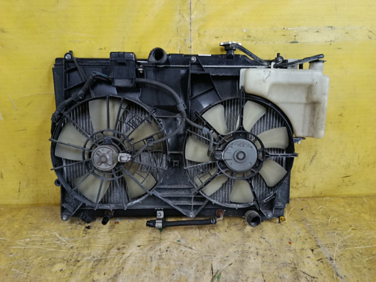 Радиатор ДВС на Toyota Estima ACR30W 2AZ-FE Фото 2