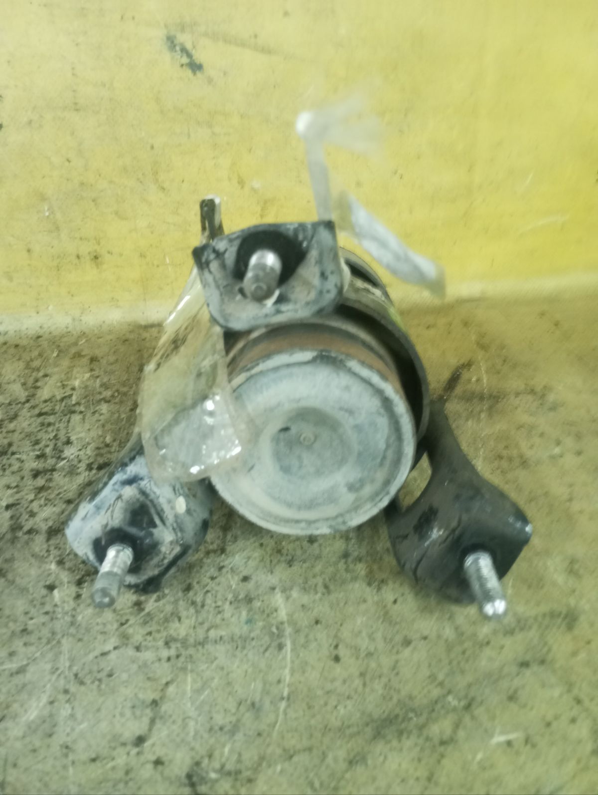 Подушка двигателя на Toyota Camry ACV40 2AZ-FE Фото 2