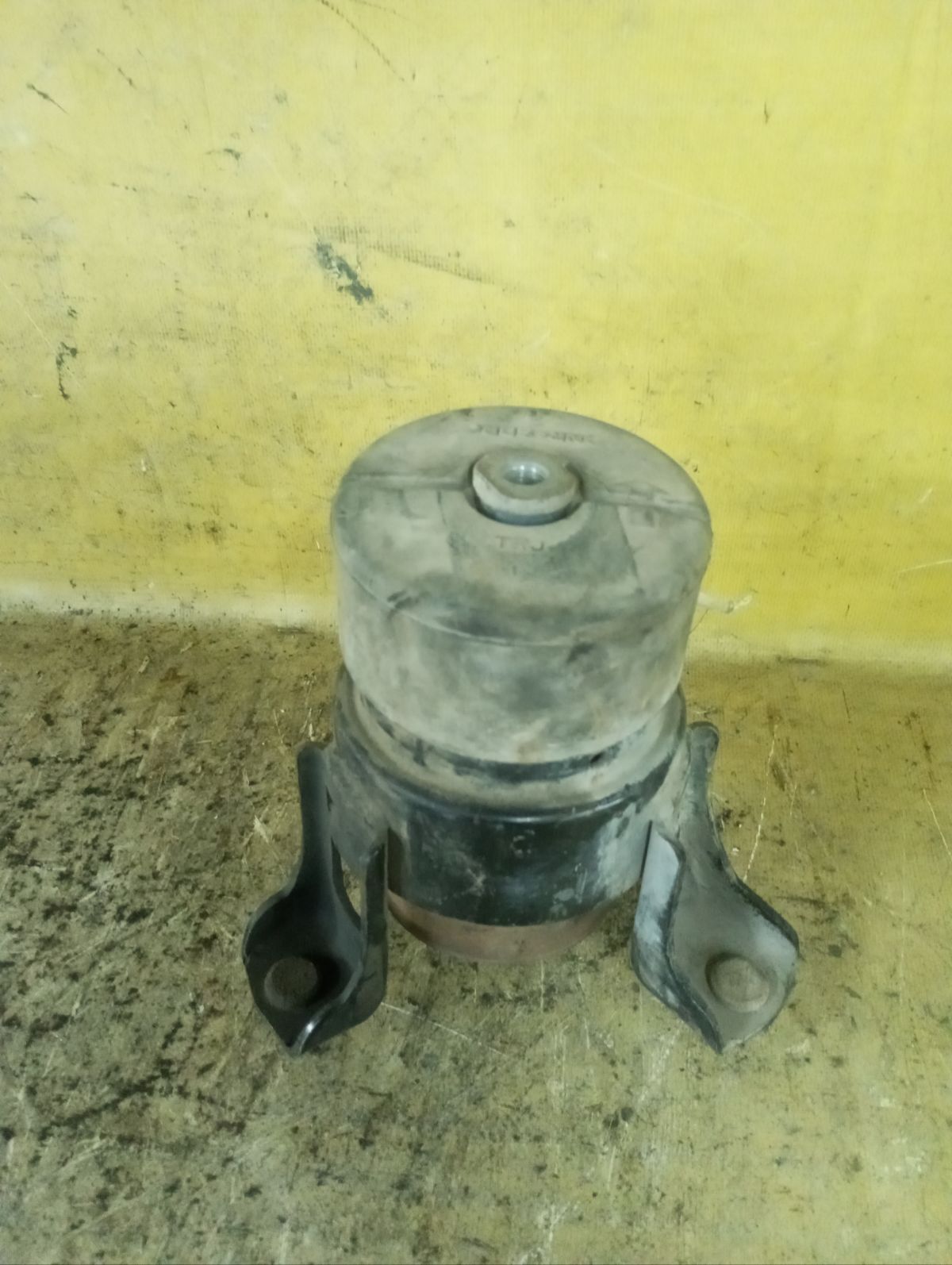 Подушка двигателя на Toyota Camry ACV40 2AZ-FE Фото 3