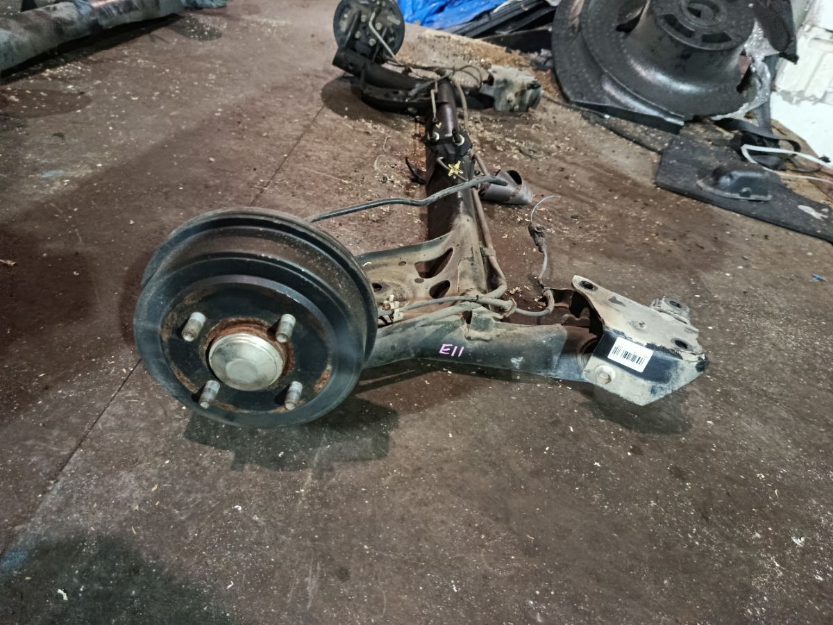Балка подвески на Nissan Note E11 HR15DE Фото 2