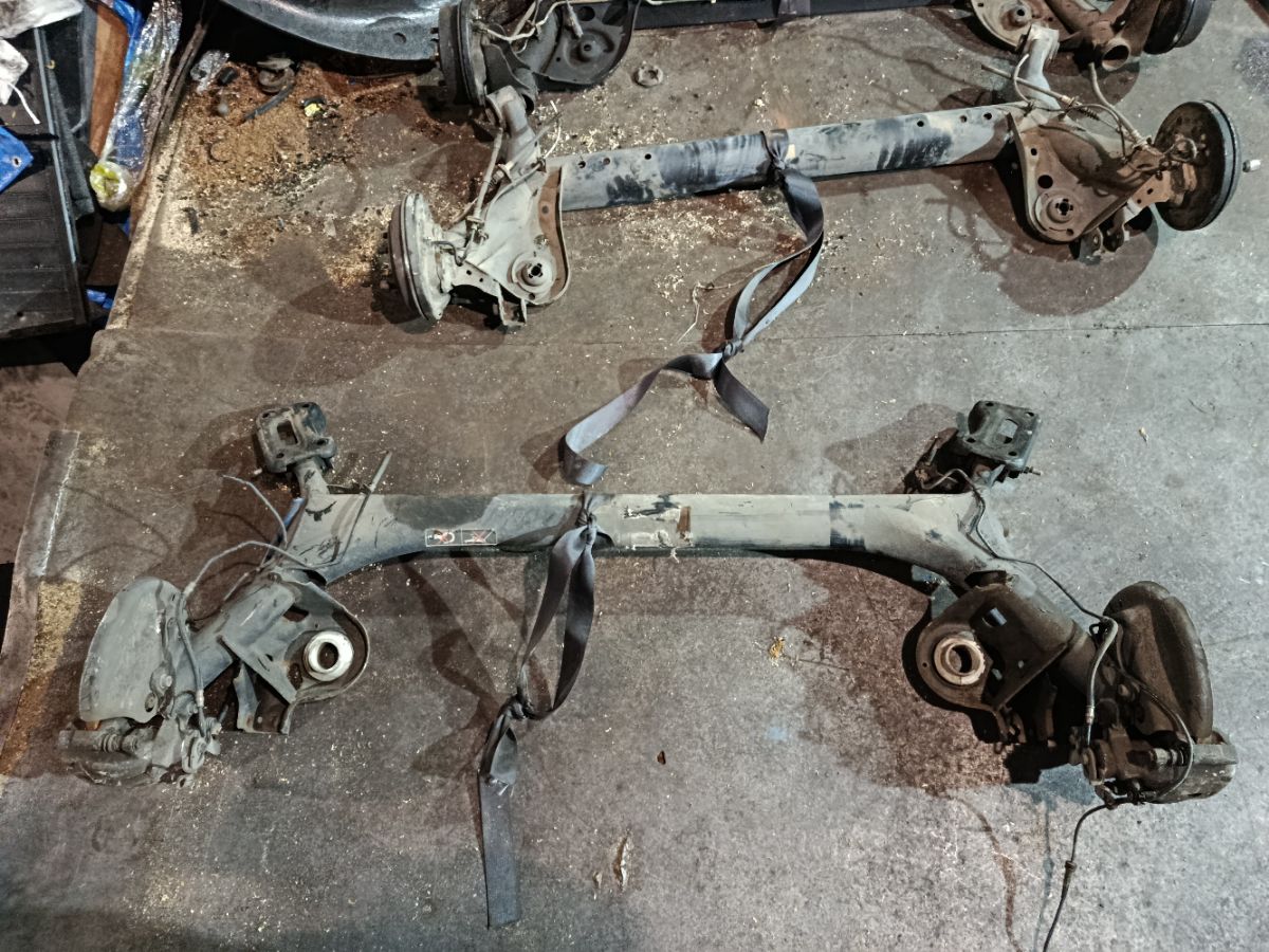 Балка подвески на Citroen C4 VF7 NFU Фото 1