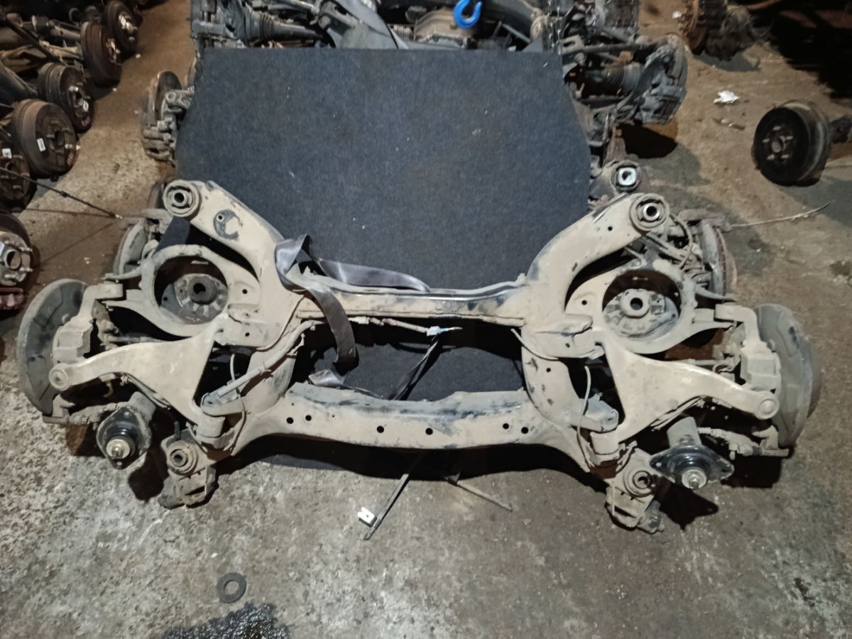 Балка подвески на Nissan Teana J31 VQ23DE Фото 1