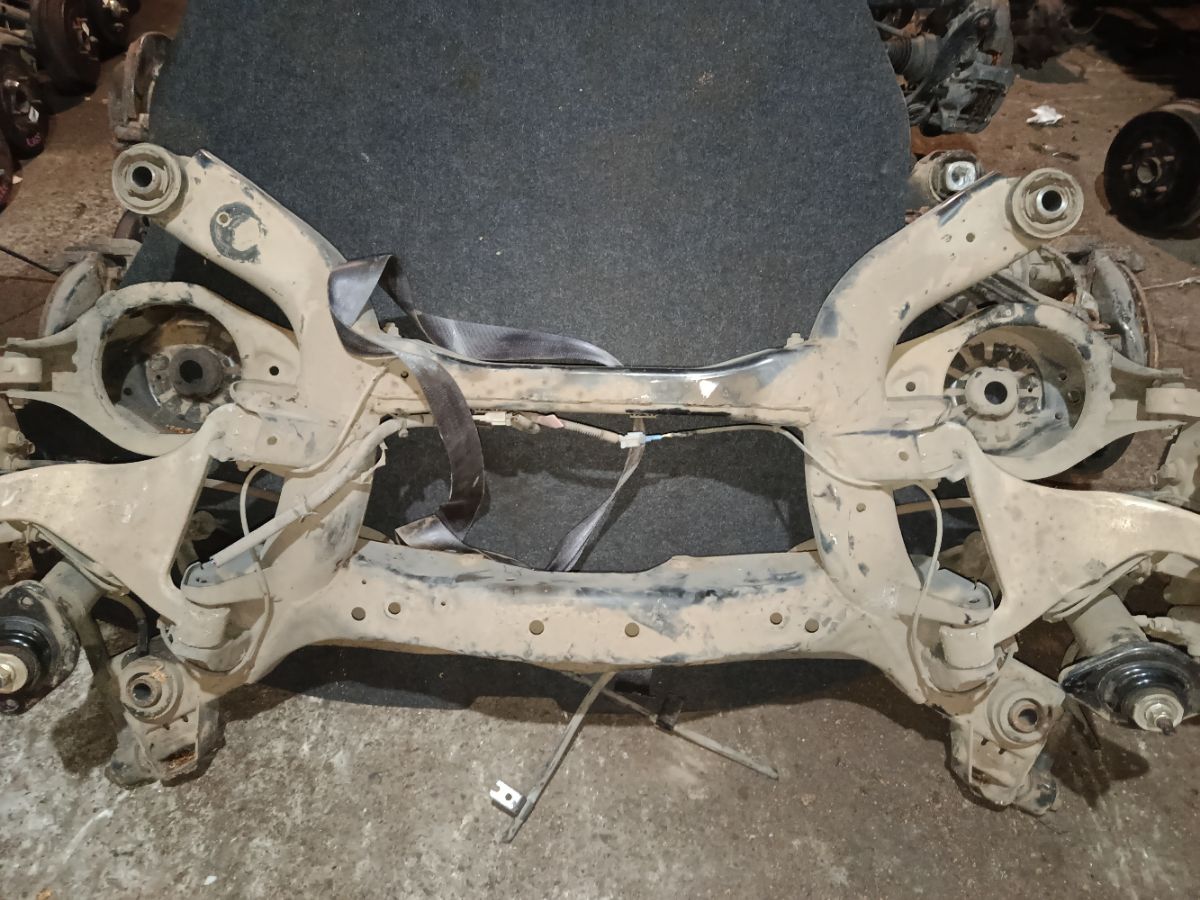 Балка подвески на Nissan Teana J31 VQ23DE Фото 2