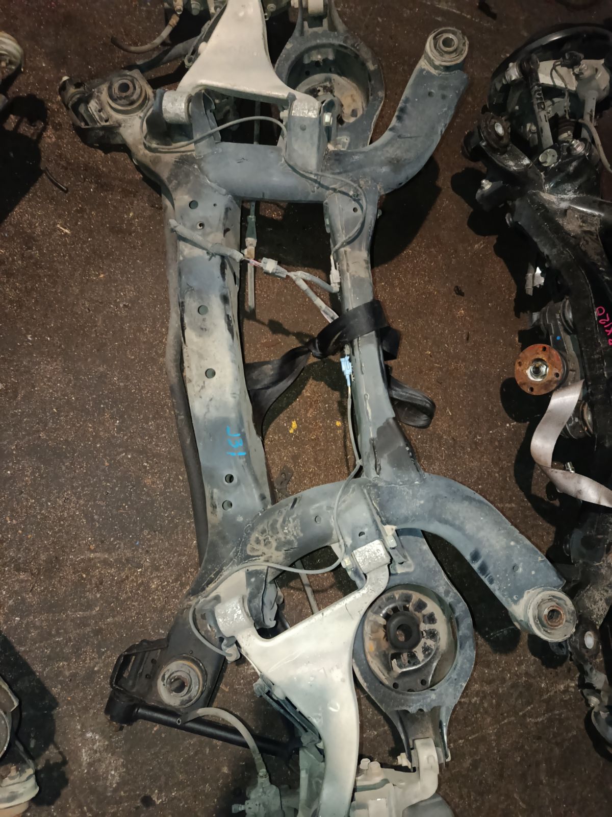 Балка подвески на Nissan Teana J31 VQ23DE Фото 2