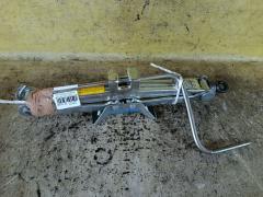 Домкрат на Toyota Corolla NZE120 09111-20110