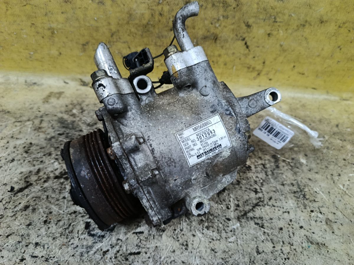 Компрессор кондиционера MR568860 на Mitsubishi Colt Z25A 4G19 Фото 1