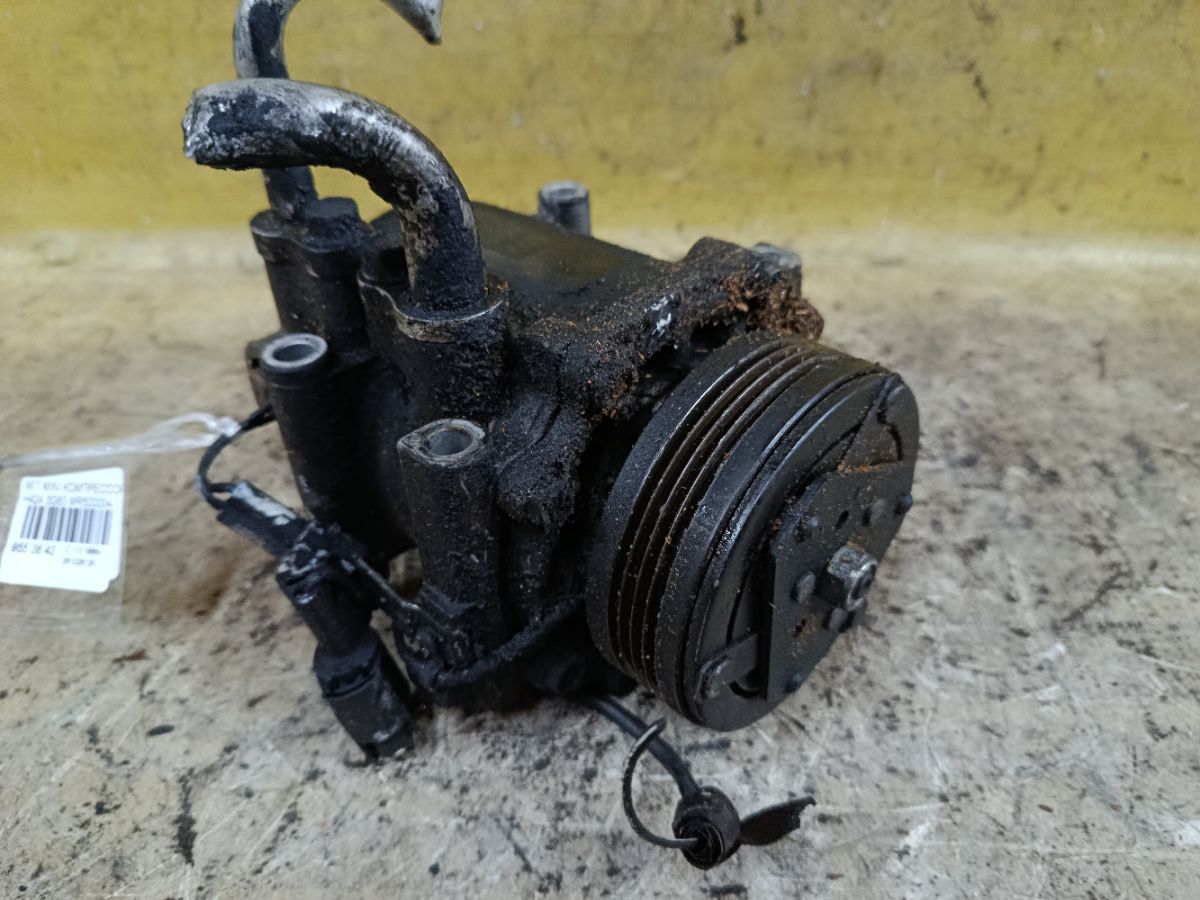 Компрессор кондиционера MR500004 на Mitsubishi Minica H42A 3G83 Фото 1