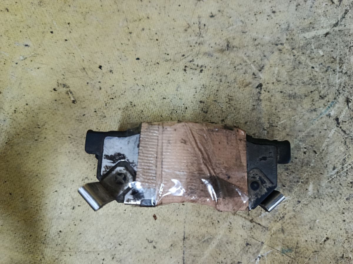 Тормозные колодки на Honda Fit GE6 L13A Фото 3
