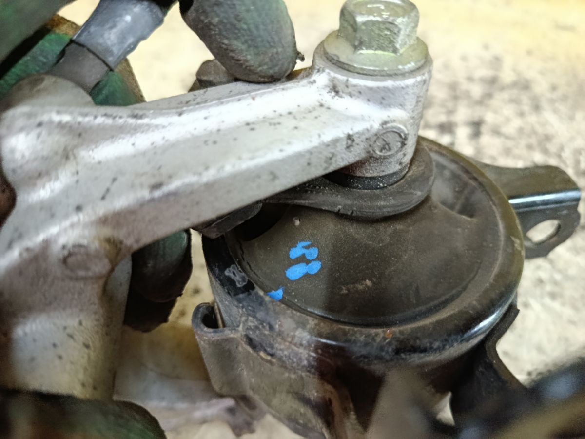 Подушка двигателя 470.HD8724, 50805SAAJ81 на Honda Fit GD1 L13A Фото 2
