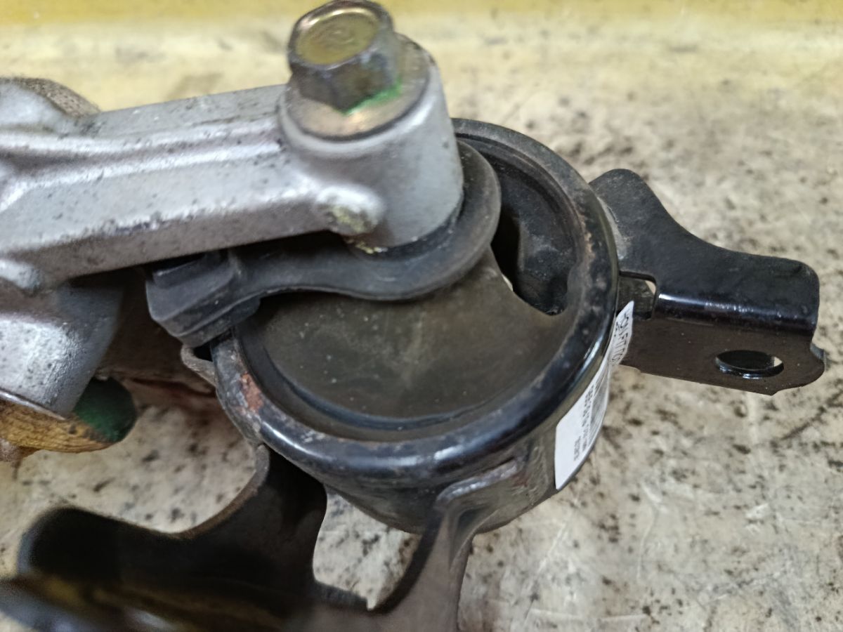Подушка двигателя 470.HD8724, 50805SAAJ81 на Honda Fit GD3 L15A Фото 2