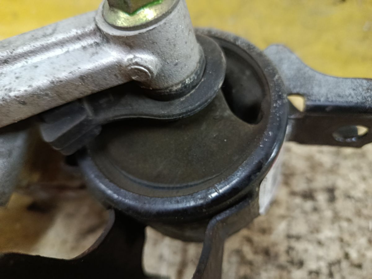 Подушка двигателя 470.HD8724, 50805SAAJ81 на Honda Fit GD1 L13A Фото 2