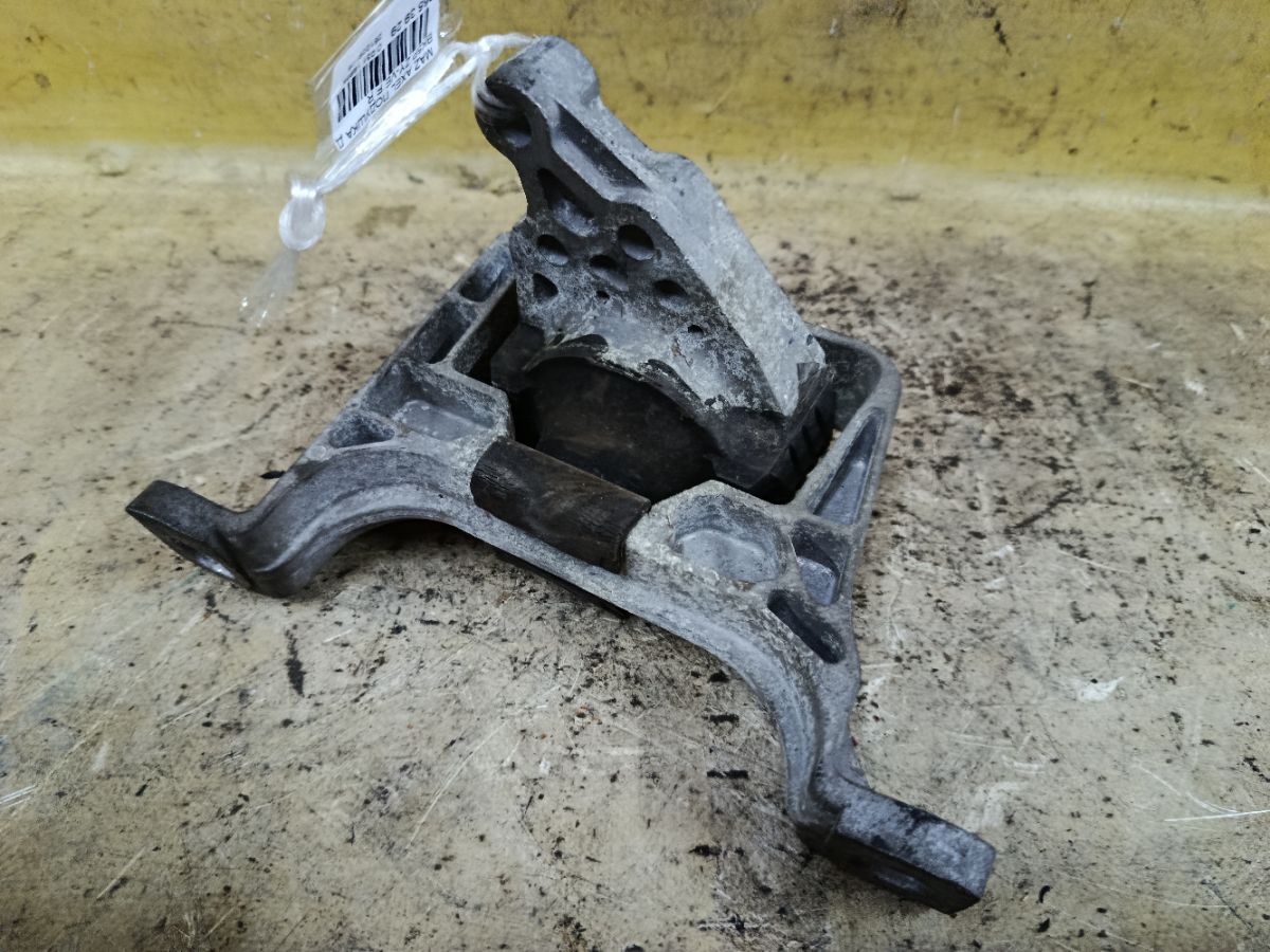 Подушка двигателя на Mazda Axela BK5P ZY-VE Фото 1